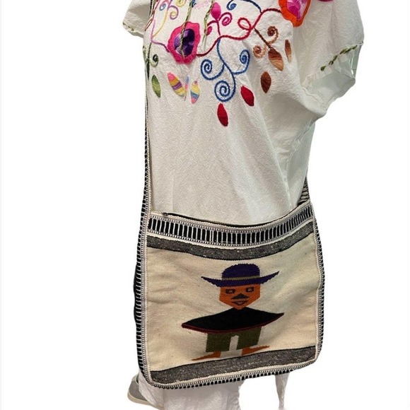 Peruvian 100% Soft Wool Alpaca Cross Body Bag. One zipper and fully lined inter - Picture 2 of 5